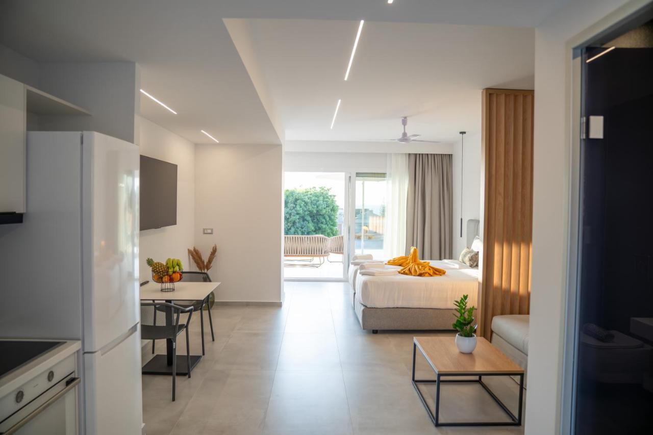 Thimios Suites Adults Only อาคาราวี ภายนอก รูปภาพ