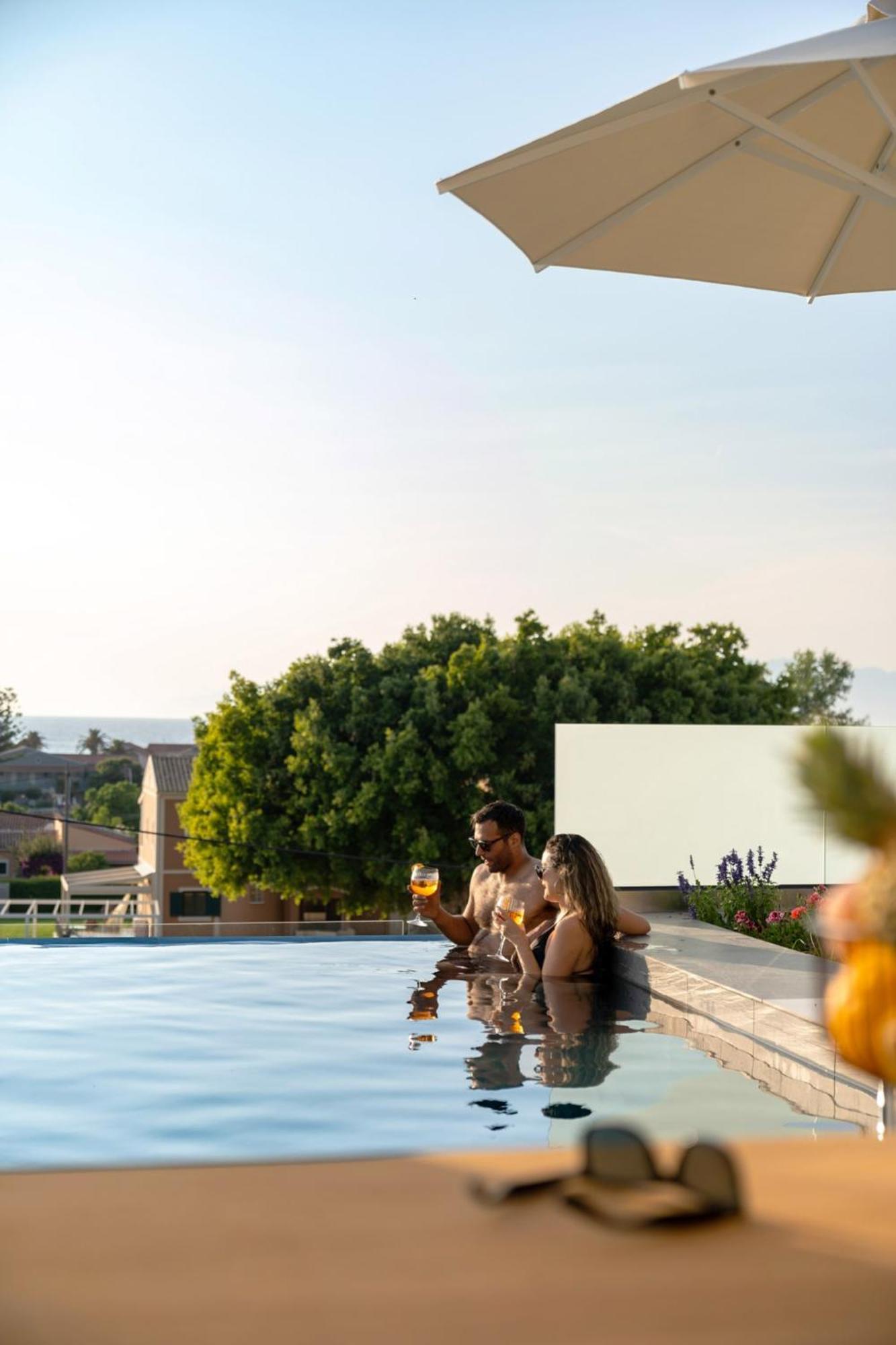 Thimios Suites Adults Only อาคาราวี ภายนอก รูปภาพ